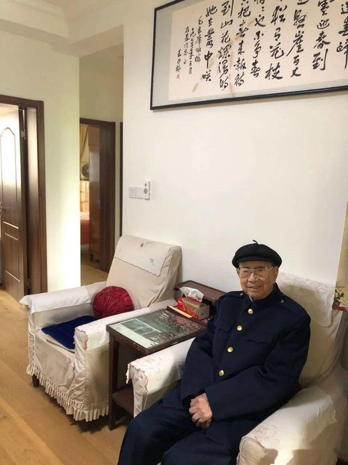 家乡情,永难忘 新泰籍抗战老兵杨在春同志向家乡图书馆捐赠图书