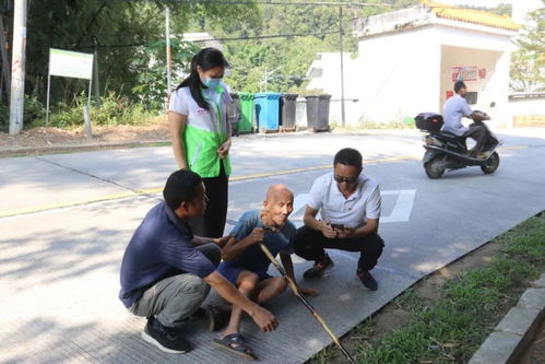 信宜街头老人摔倒，暖心路人筑起生命屏障